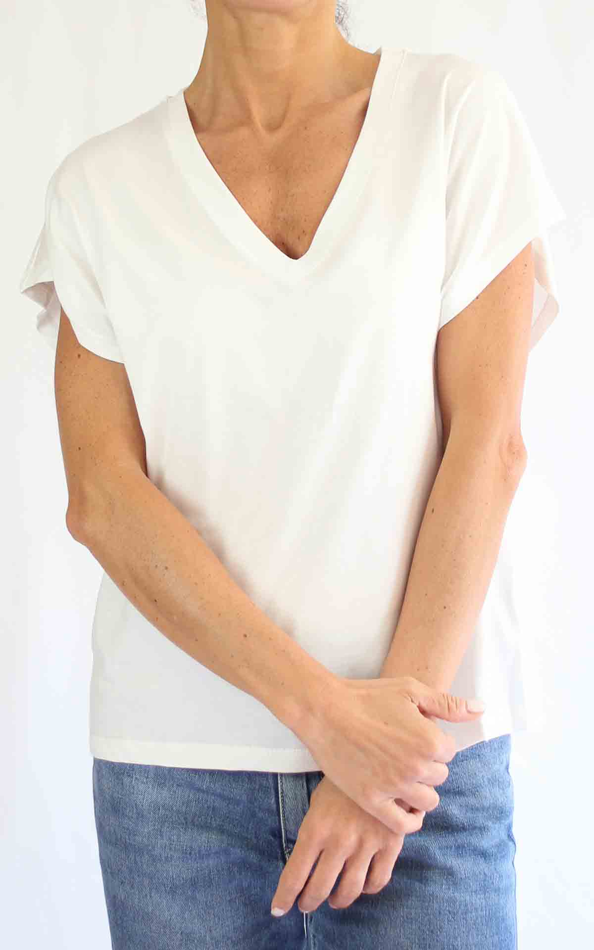 SUSYMIX - T-Shirt scollo V - LATTE