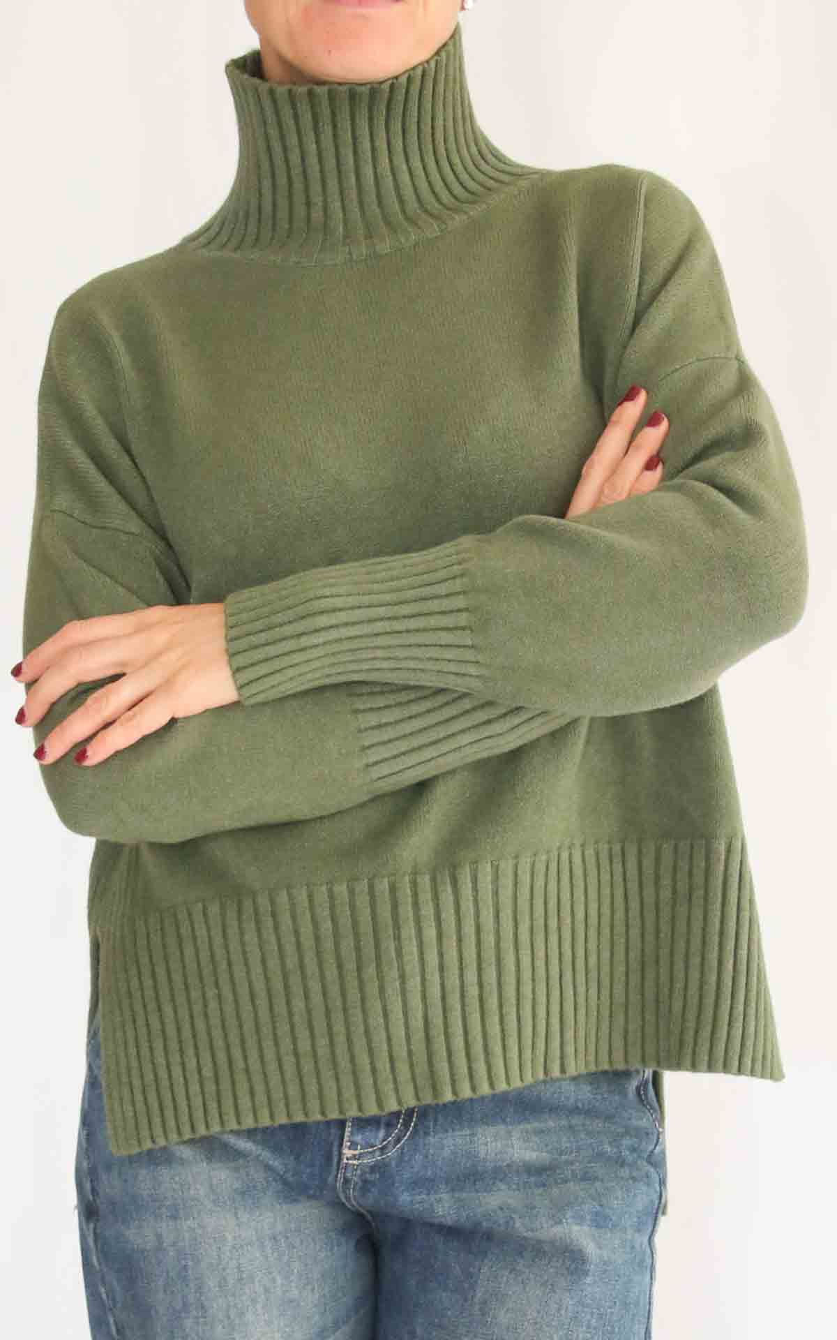 INITIAL – Maglia lupetto spacchi laterali – VERDE PISTACCHIO