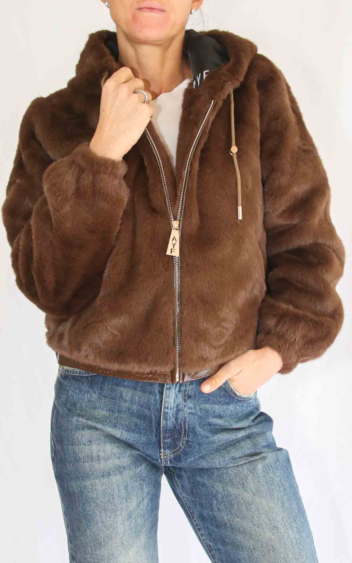 AYFËE – Bomber fake fur con cappuccio – MORO