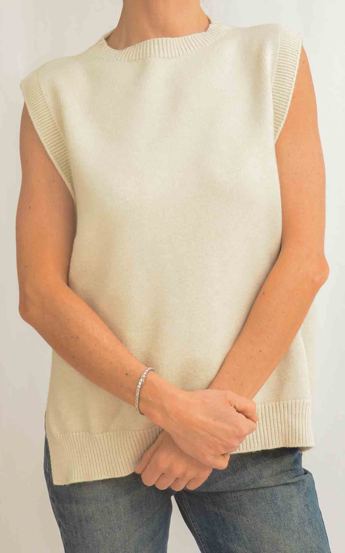 INITIAL – Gilet rasato over – PANNA