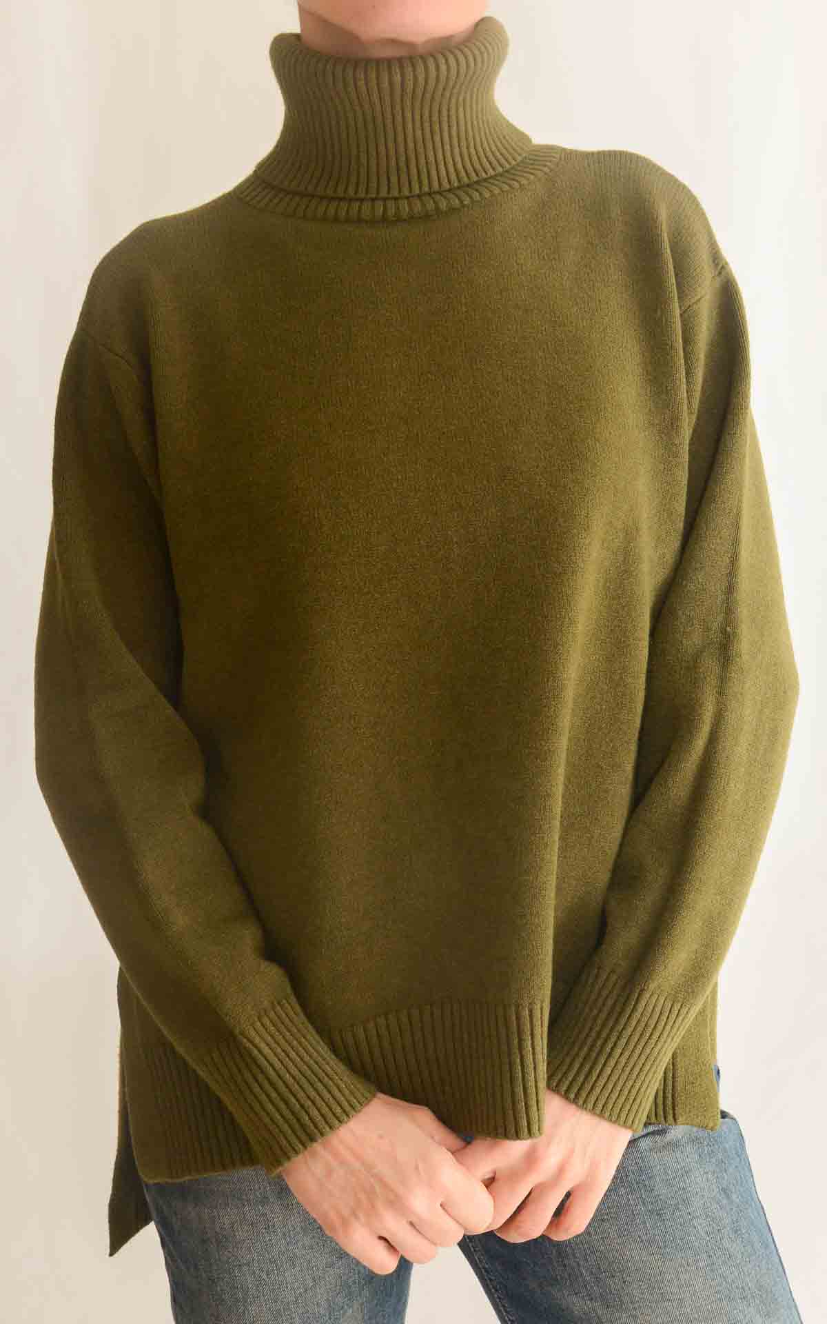 INITIAL – Maglia collo over – VERDE PISTACCHIO