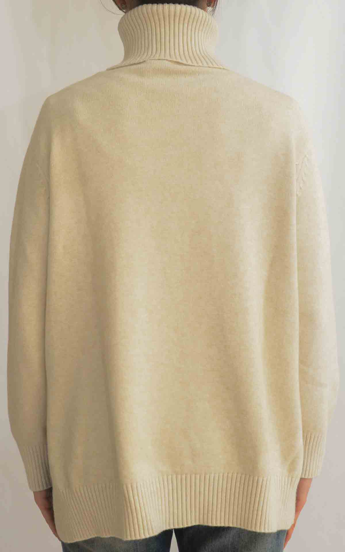 INITIAL – Maglia collo over – MANDORLA