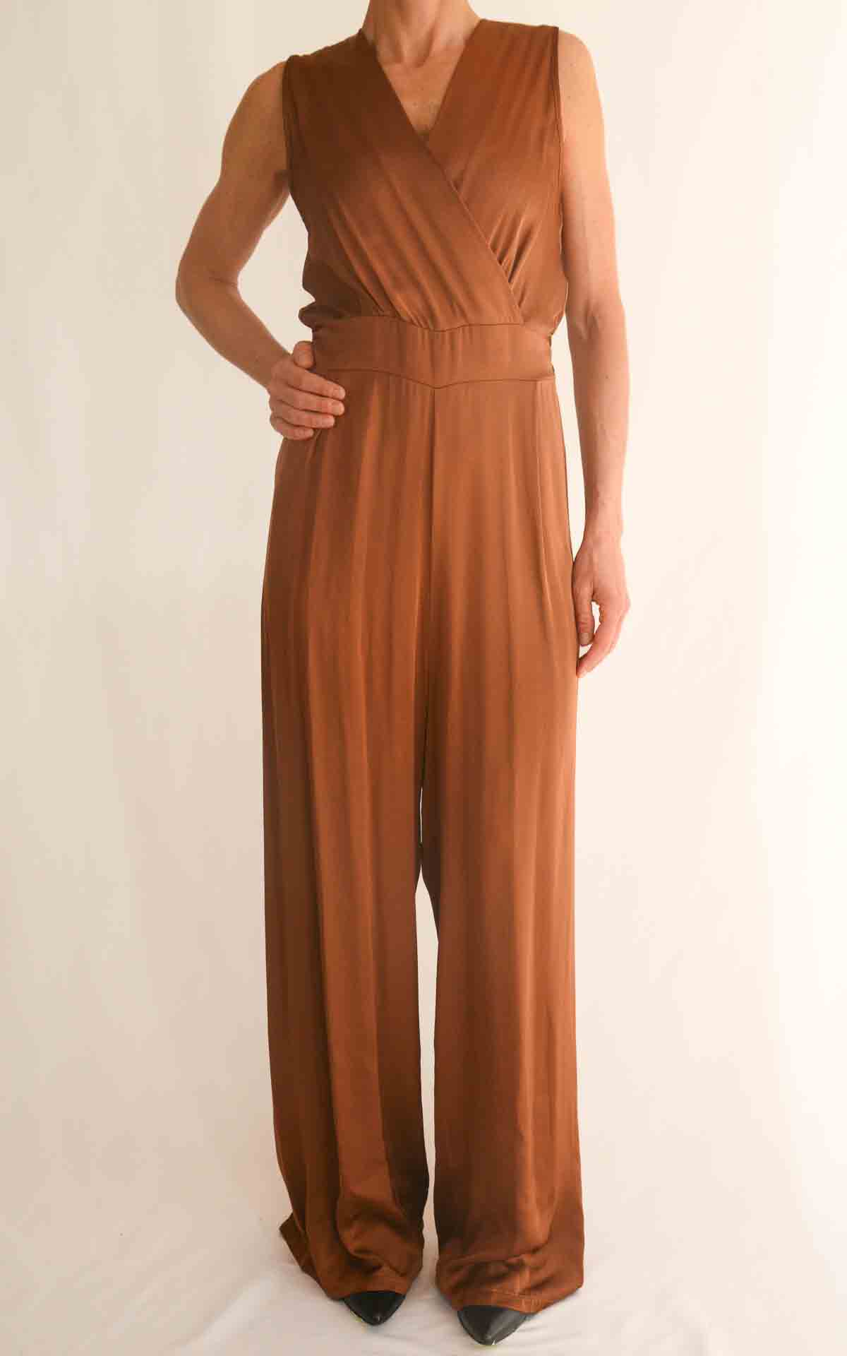 ECO – Tuta con incrocio – TABACCO