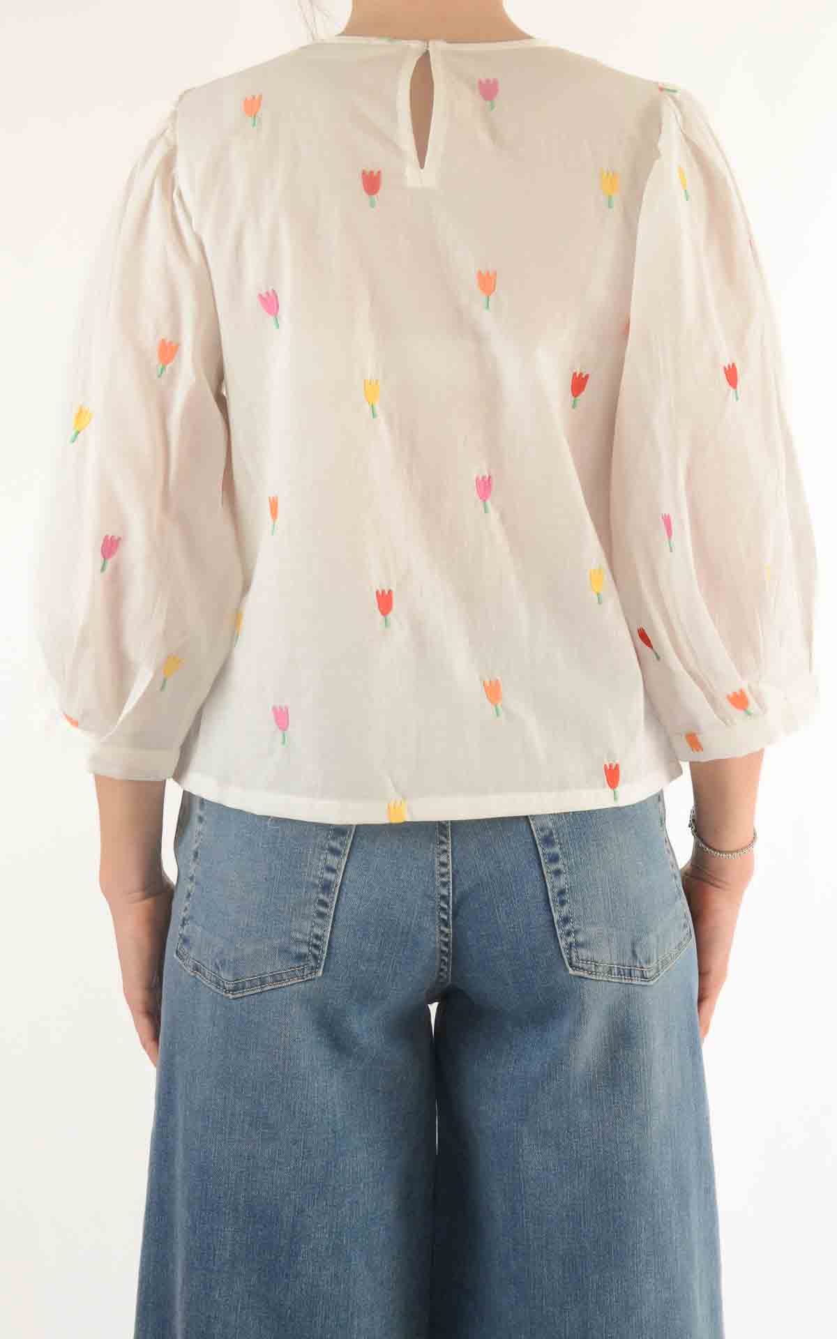 COMPANIA FANTASTICA - Blusa con tulipani ricamati - LATTE